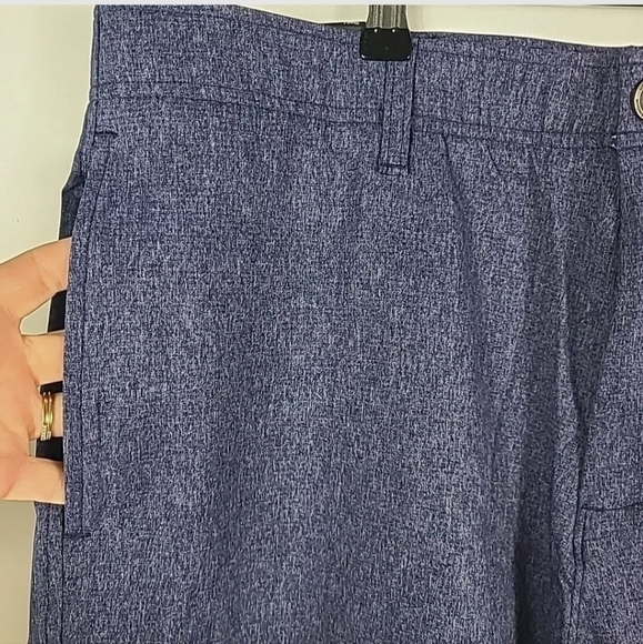 NEW UNDER ARMOUR Men's Size 40 Golf Vented Shorts Blue 10" Inseam 4 Stretch - Picture 2 of 6